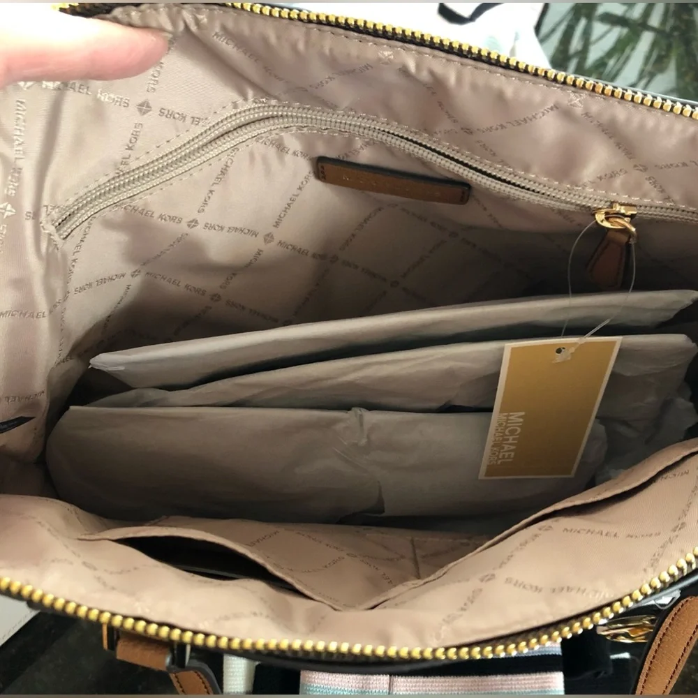 Michael Kors beautiful purse